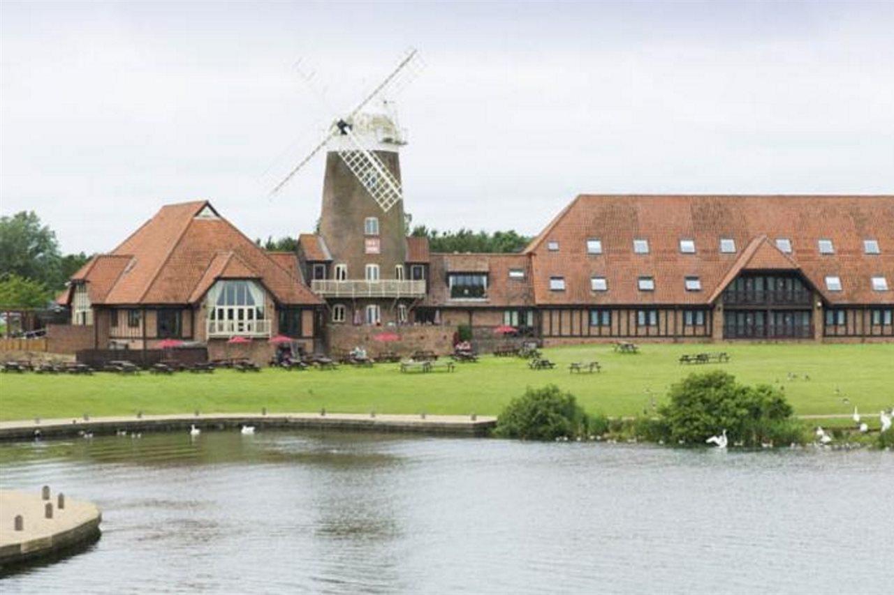 Premier Inn Milton Keynes South Екстер'єр фото