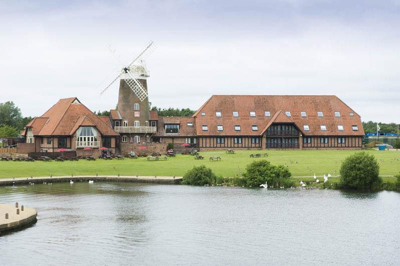 Premier Inn Milton Keynes South Екстер'єр фото