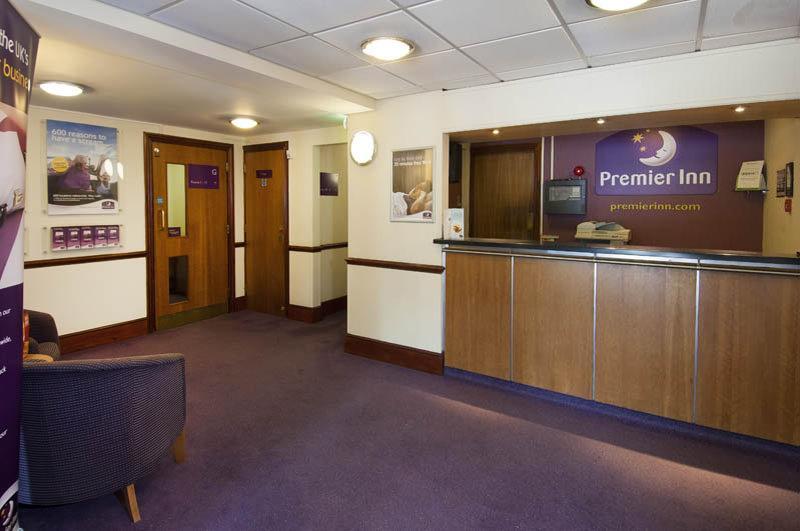 Premier Inn Milton Keynes South Екстер'єр фото
