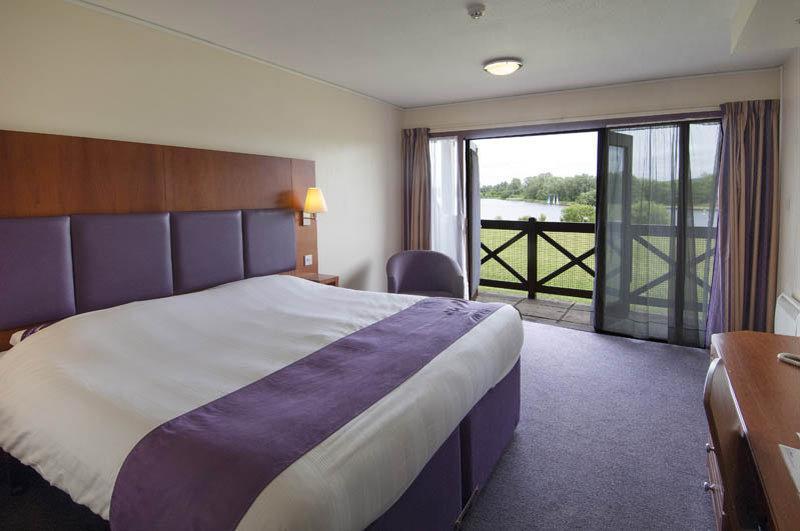 Premier Inn Milton Keynes South Екстер'єр фото
